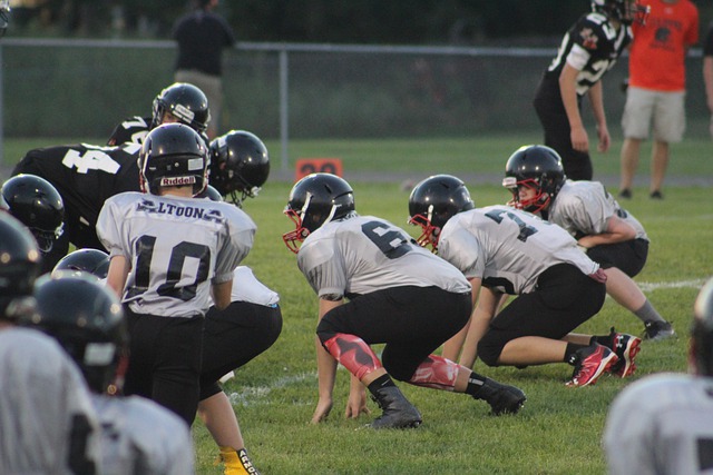 艰难时刻拥 艰难时刻拥